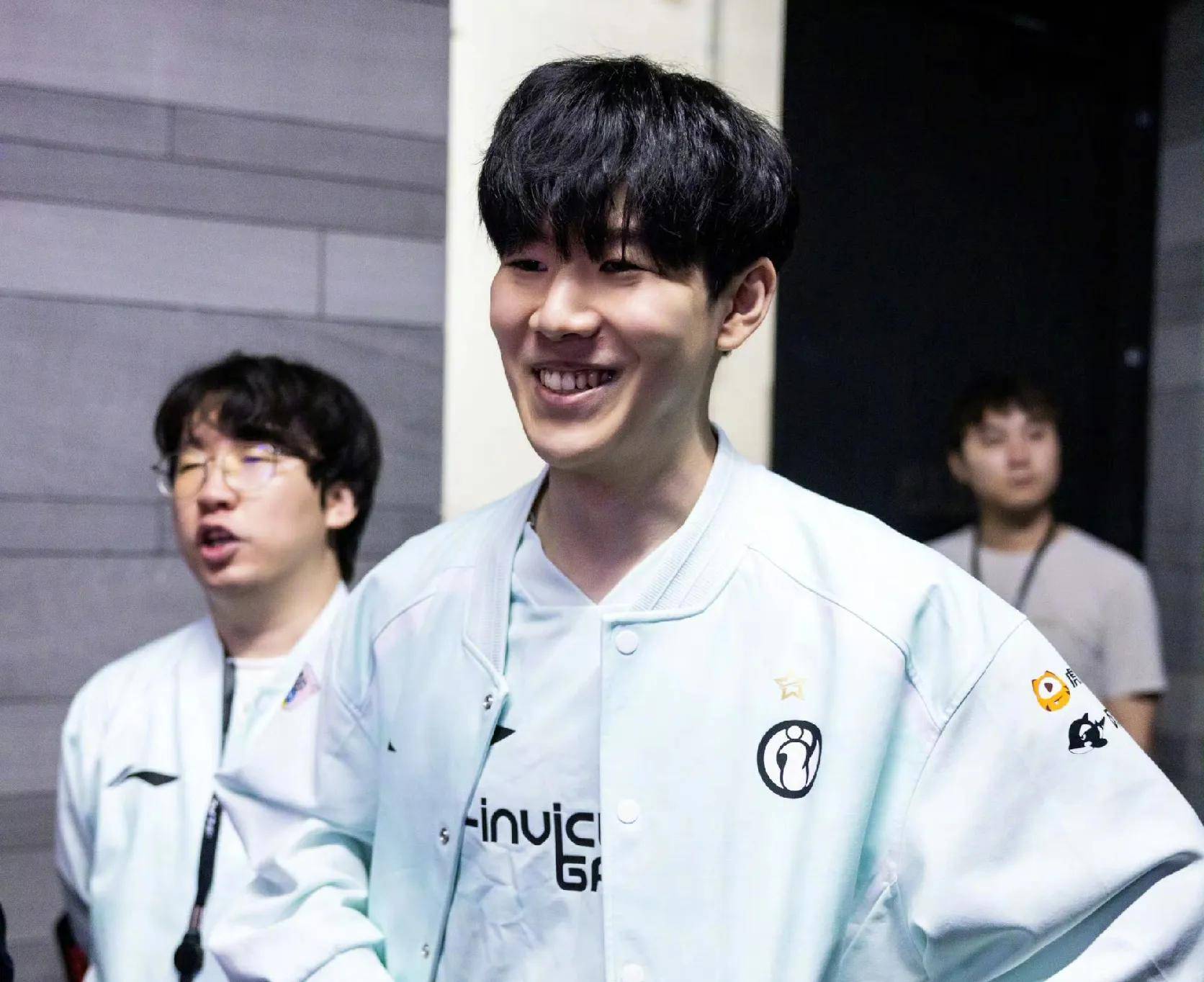 扩写成一则 扩写成一则