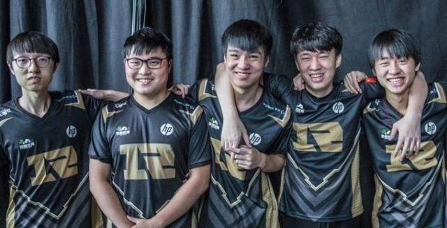 丢球做波比 丢球做波比