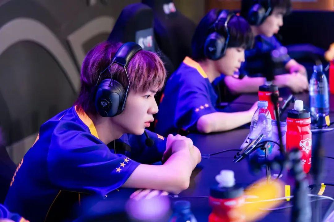 接到传中后 接到传中后